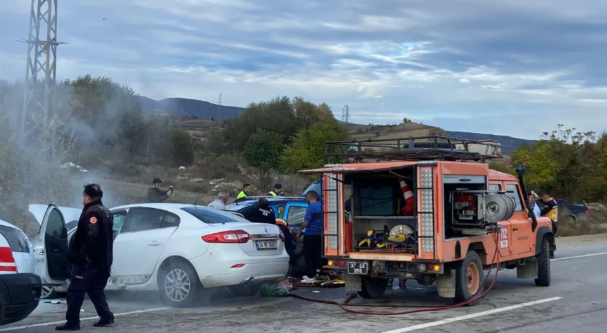 Kastamonu'da iki otomobilin çarpıştığı kazada 1 kişi öldü 5 kişi yaralandı