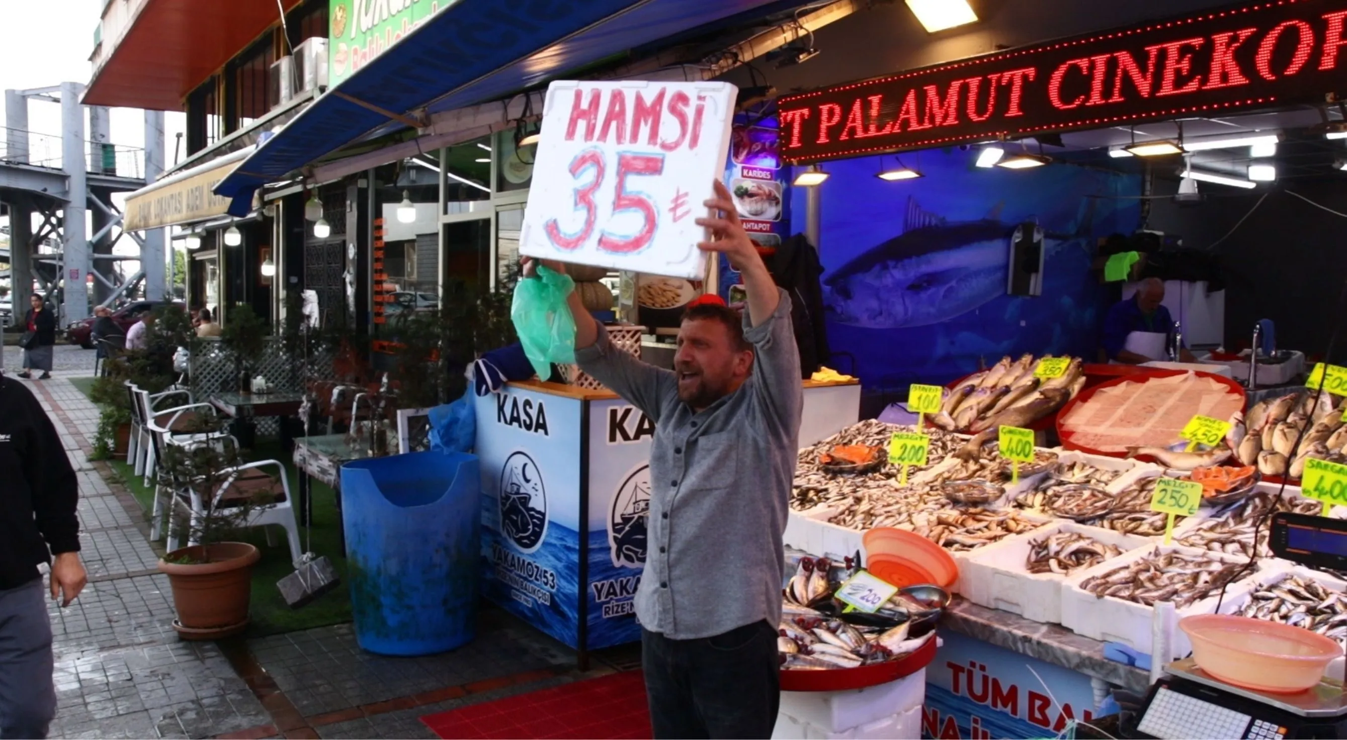 Rize’de hamsi bereketi; kilosu 35 liraya düştü