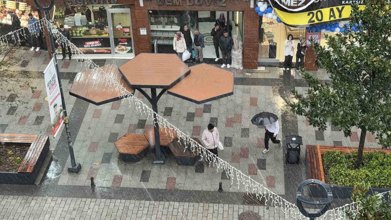 İstanbul’da şiddetli yağış ve lodos etkili oldu