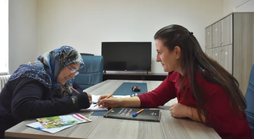 Okuma yazma hayalini 70 yaşında gerçekleştirdi