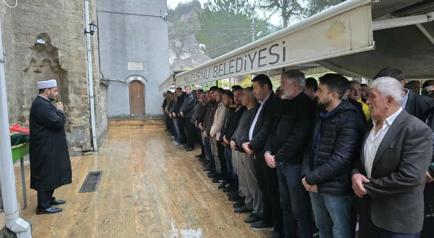 Eşinin öldürdüğü Hilal, son yolculuğuna uğurlandı