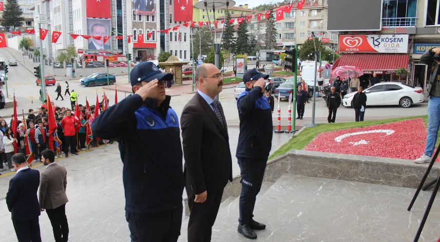 Kastamonu'nun ilçelerinde çelenk sunma töreni düzenlendi