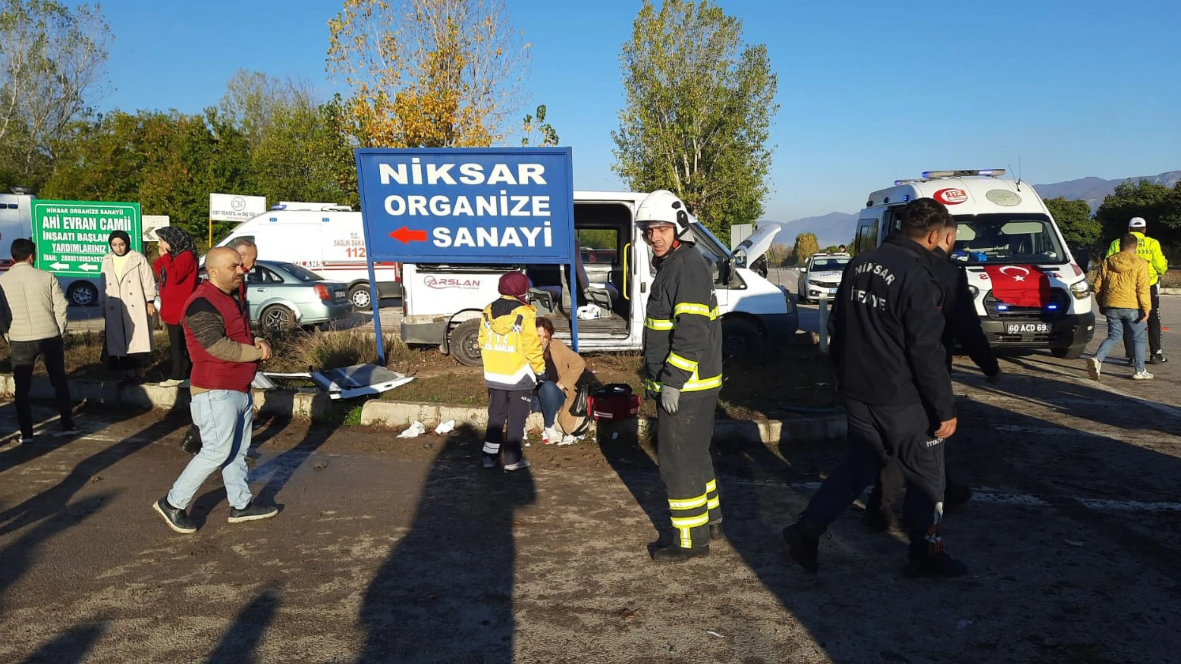 İşçi servis minibüsleri çarpıştı: 10 yaralı