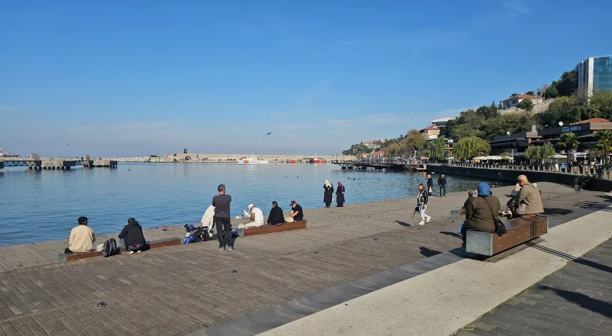Güneşi havanın tadını denizi izleyerek çıkardılar