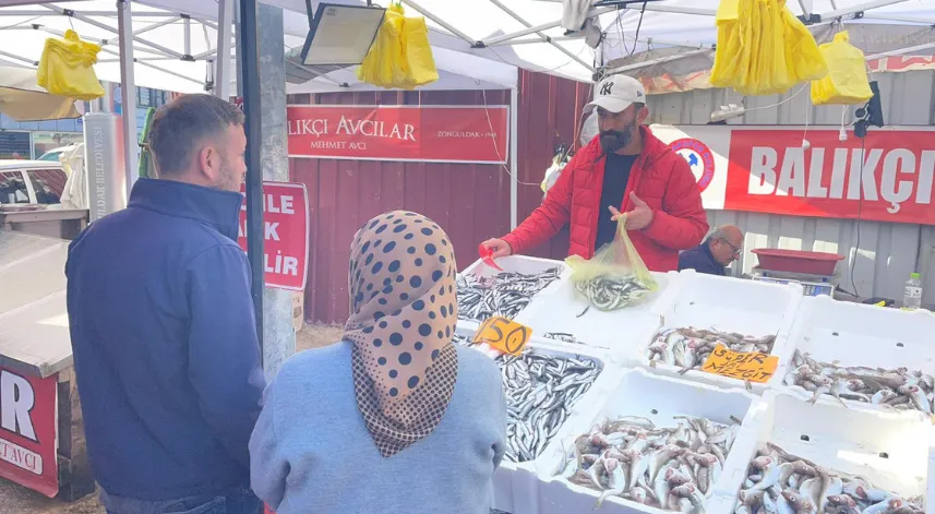 Hamsinin fiyatı gelen balık miktarına göre değişiyor
