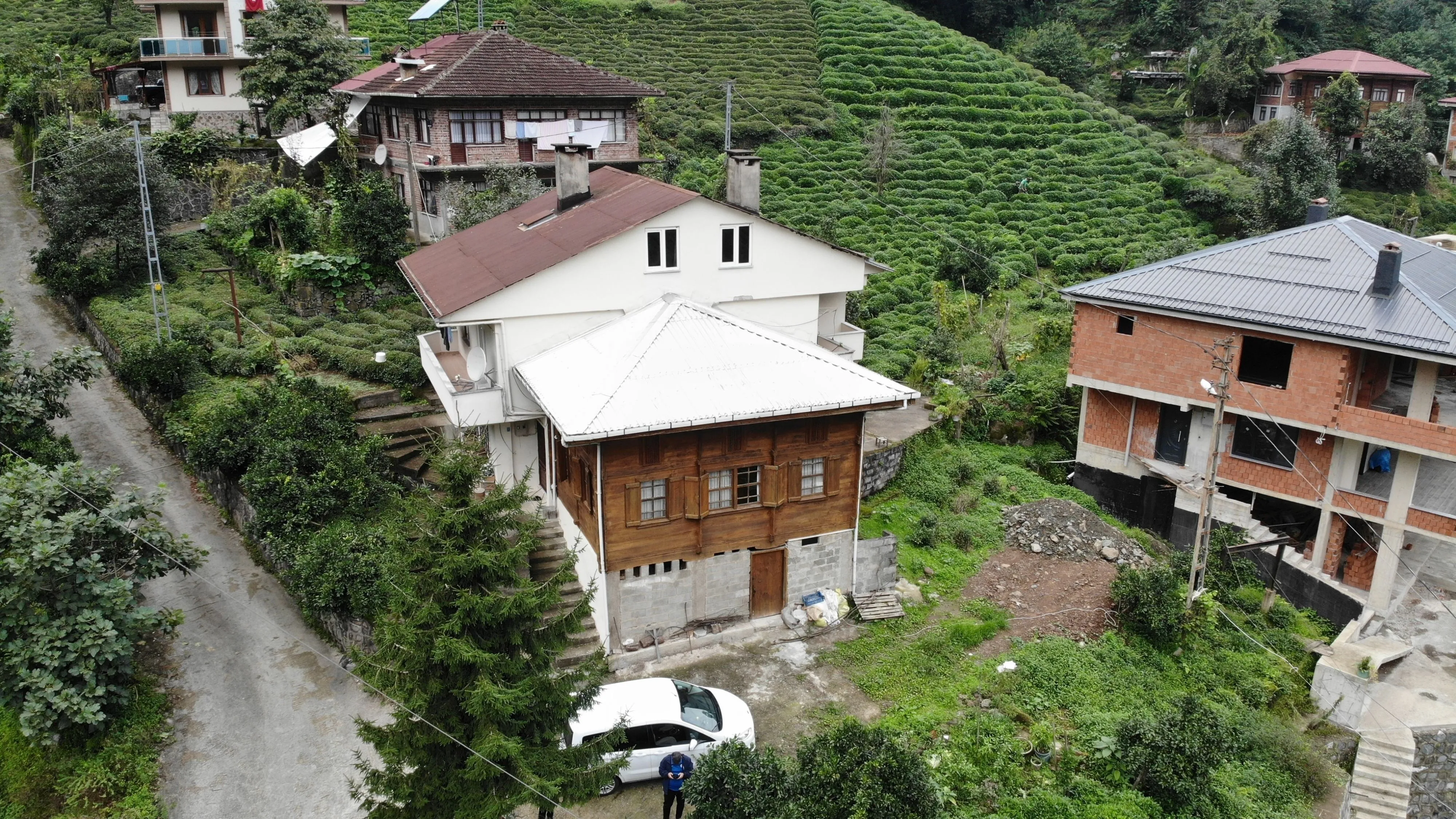 Hatırası var dediler, baba evini yıkmadan ekleme yaptılar