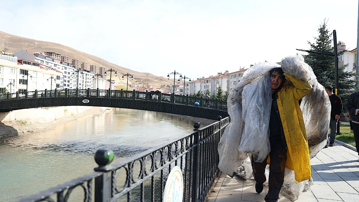 Sanatçı Mehmet Kavukcu'dan Bayburt'ta 