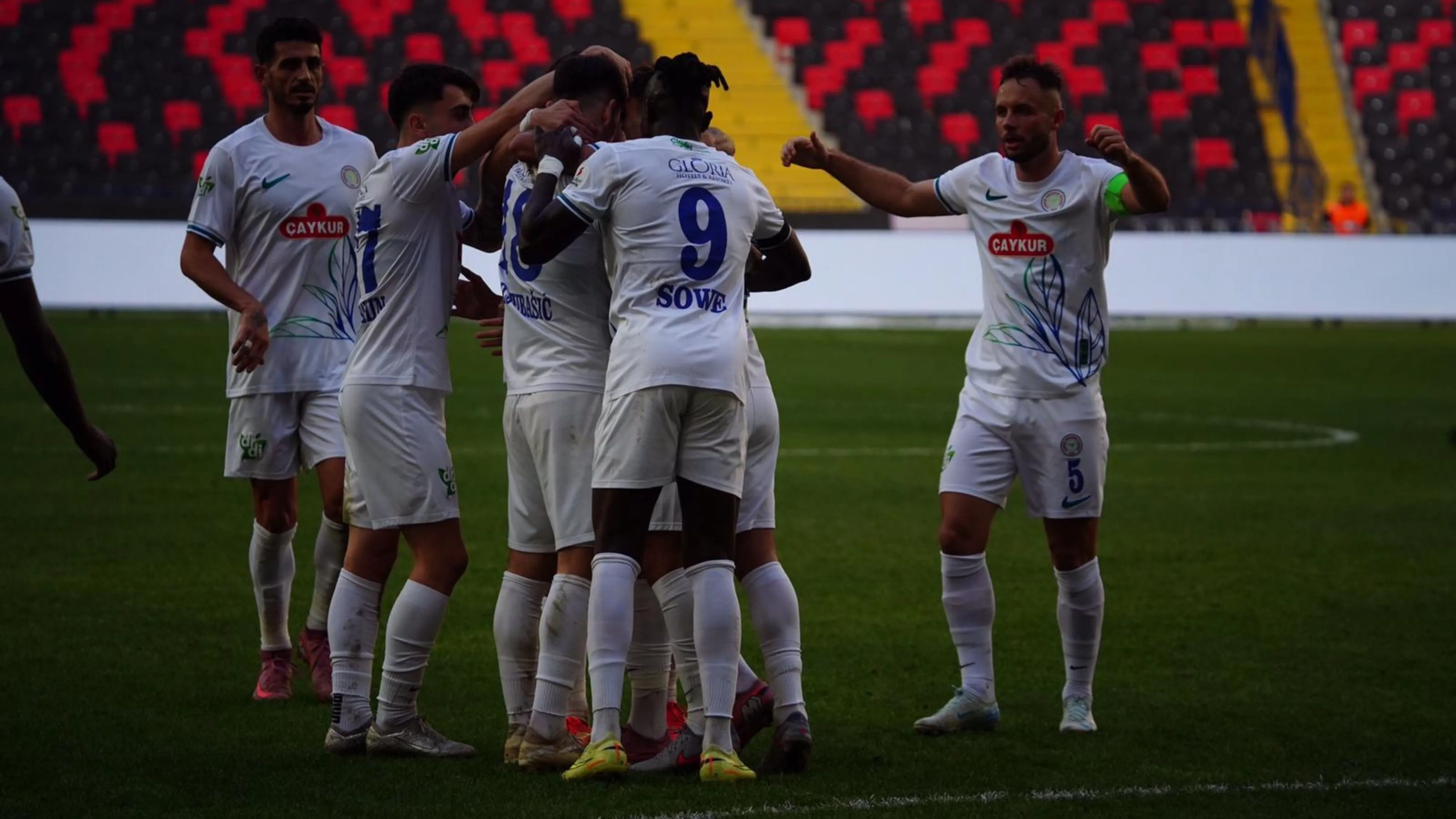 Atmaca beraberliğe abone