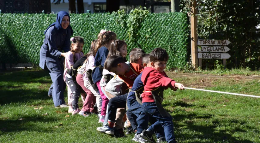 Trabzon'daki Toprak Ana Köy Yaşam Merkezi, öğrencilerin doğa ile buluşma mekanı oldu
