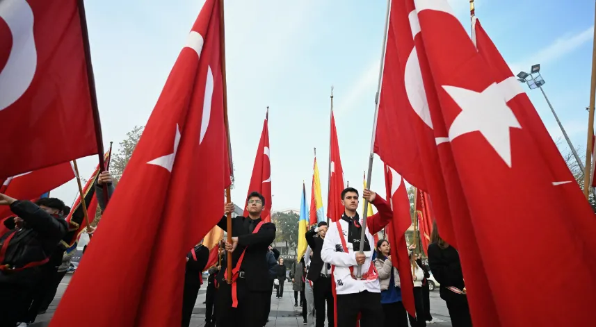 Büyük Önder Atatürk'ü anıyoruz