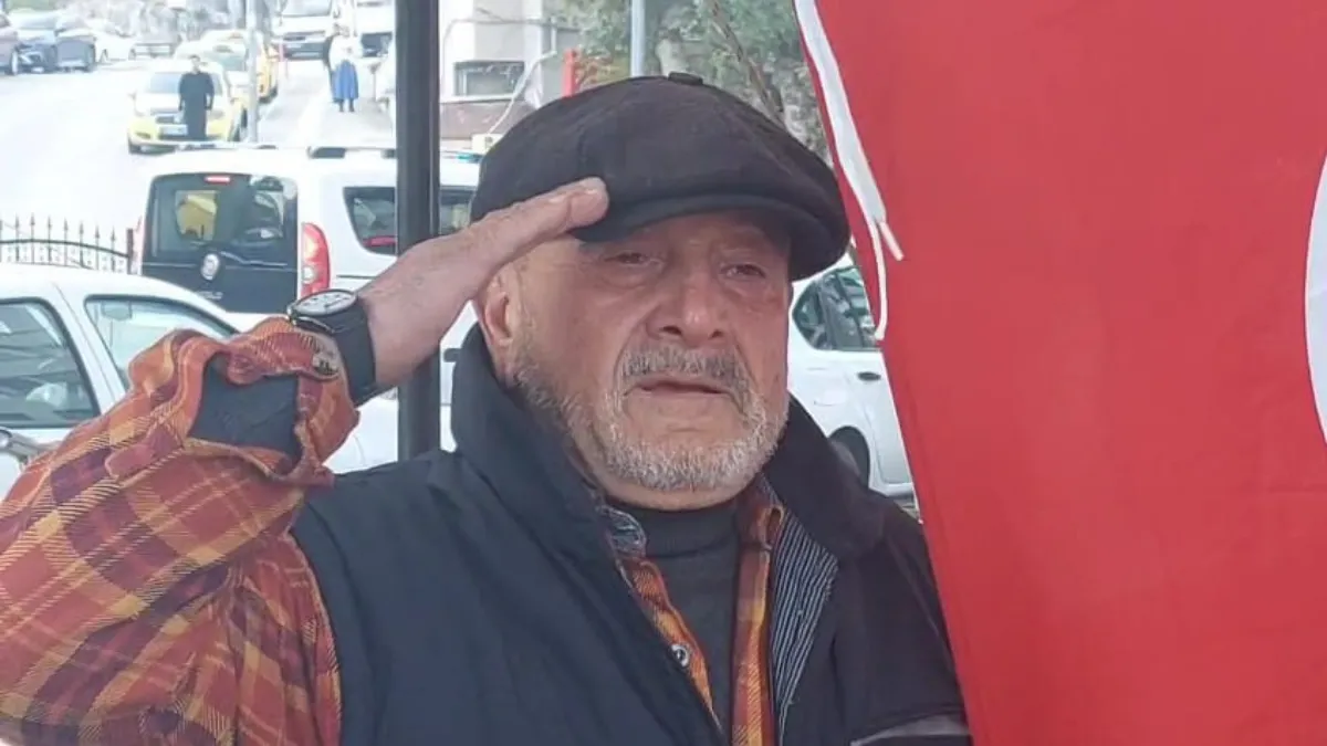 Amasya'da ayakkabı boyacısının Ata'yı anarken gözleri doldu