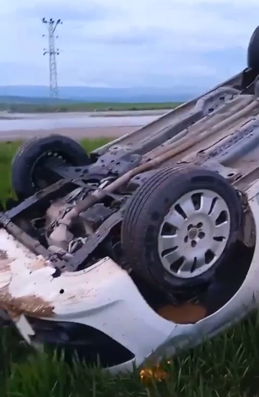 Siirt’te hafif ticari araç takla attı: Şans eseri yaralanan olmadı