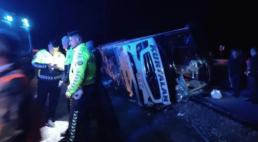 Osmaniye’de yolcu otobüsü devrildi: Yaralılar var