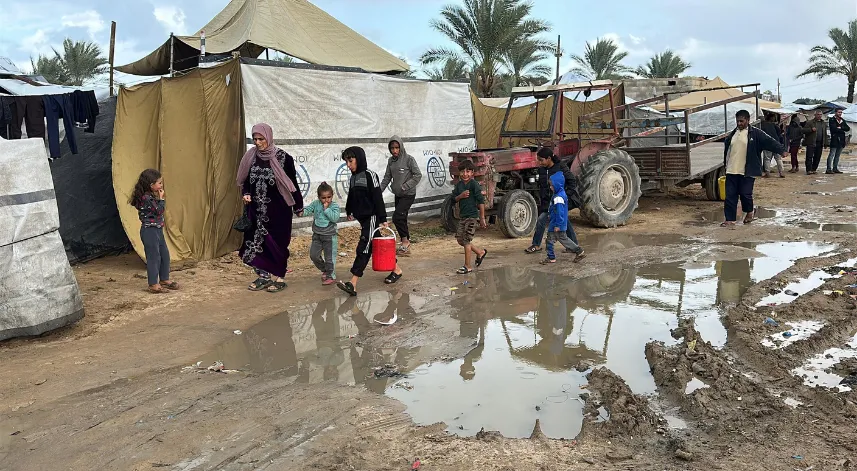 Gazze'de etkili olan şiddetli yağış, mevcut insani krizi daha da derinleştiriyor