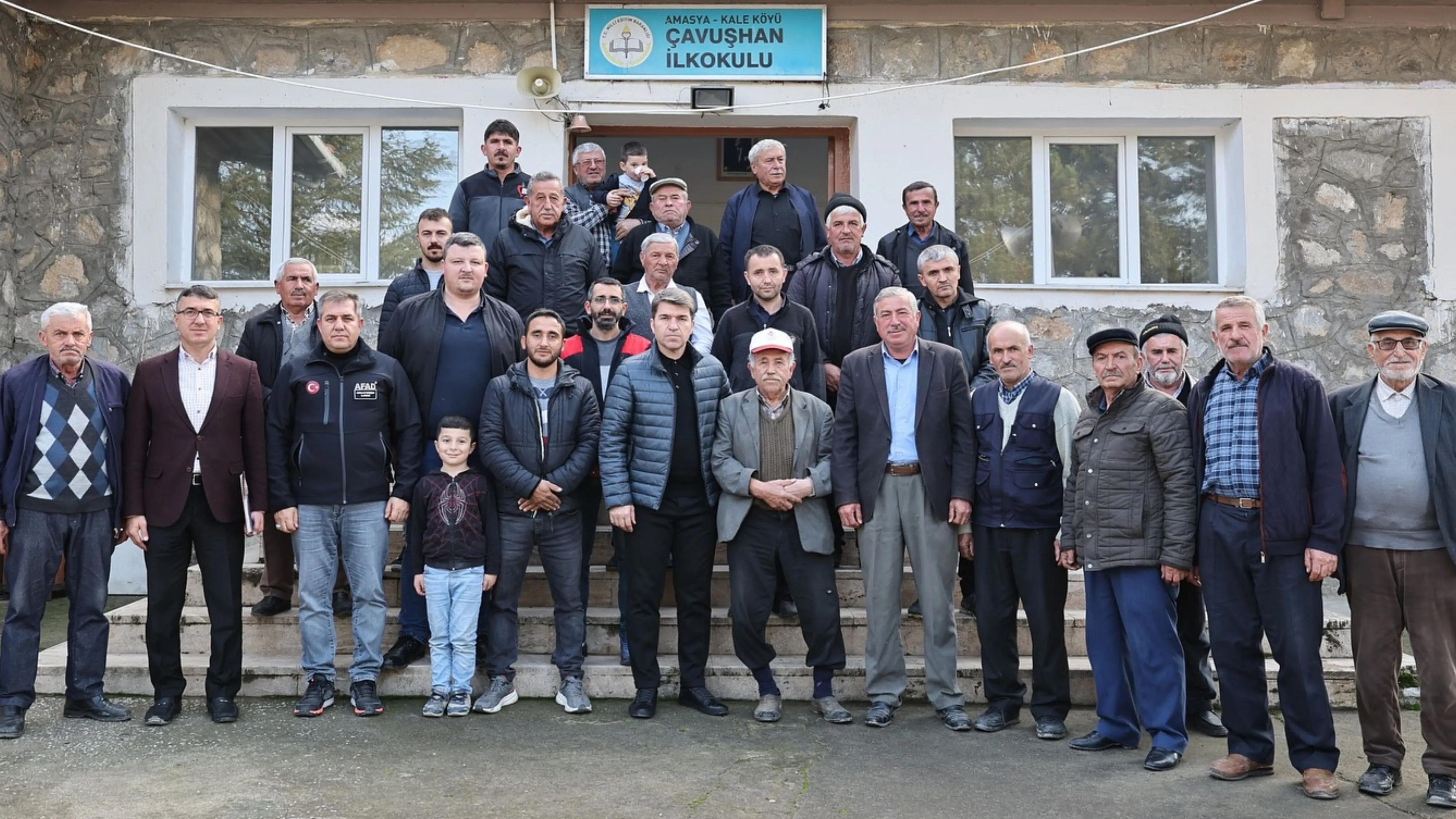 Amasya'da evi yanan yaşlı çifte el birliğiyle ev yapılacak