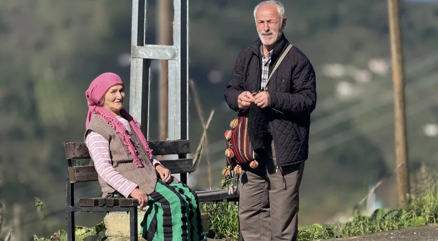 Keçi kılından 64 yıldır çorap örüyor