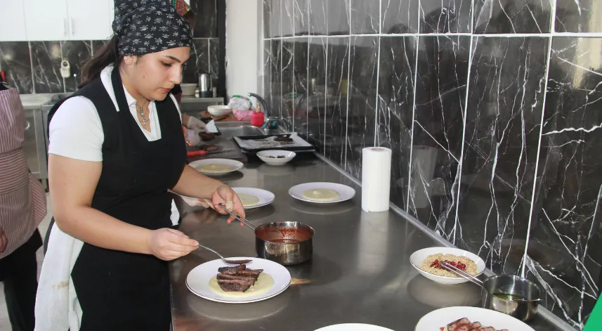 Geleceğin aşçıları hünerlerini sergiledi