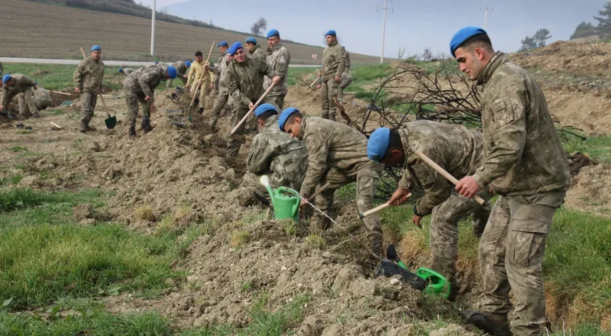 Bolu'da komandolar yeşil vatanda geleceğe nefes oldu