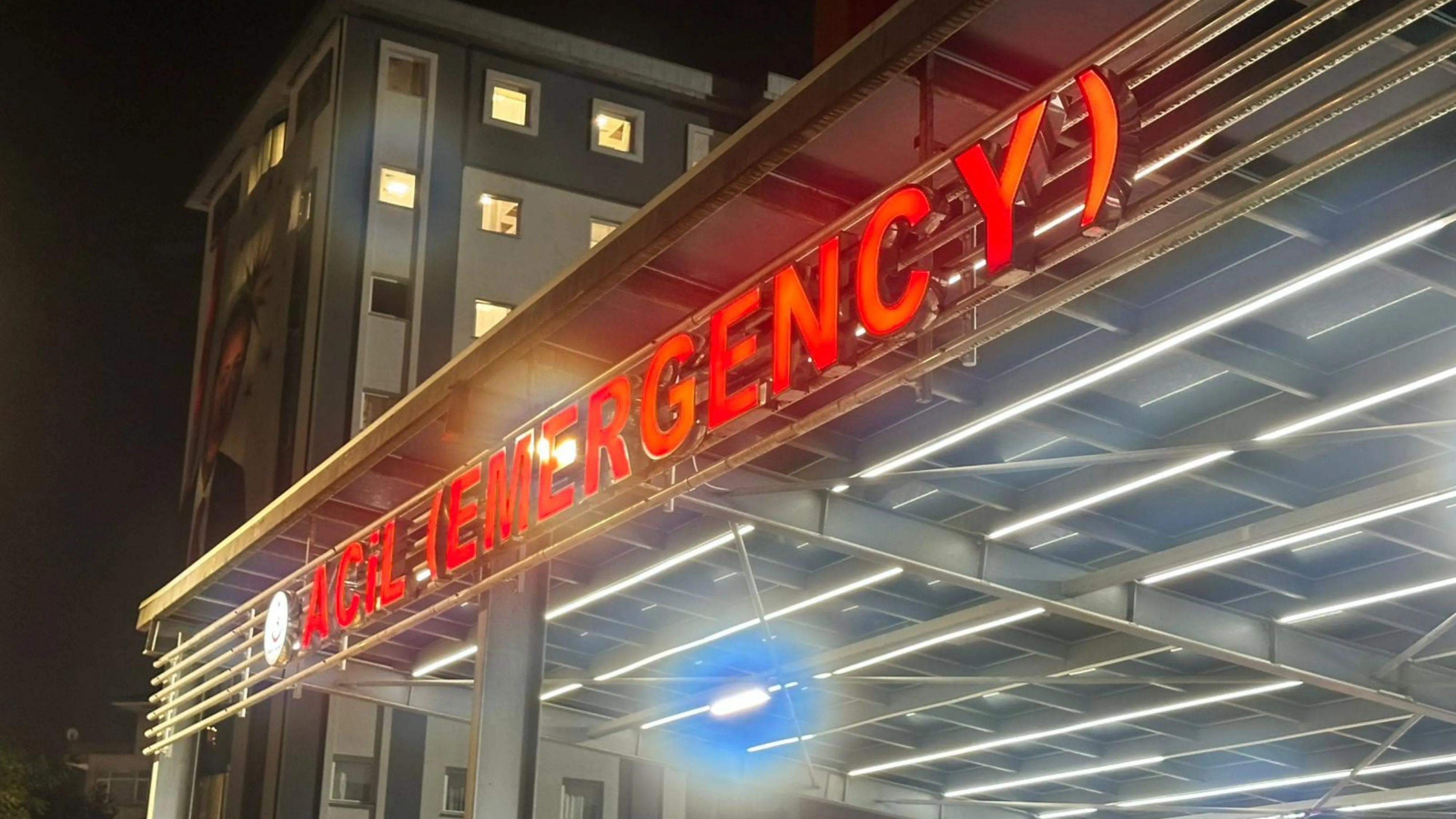 Rize’de okul kantininden tost yiyen 2 öğrenci hastaneye kaldırıldı