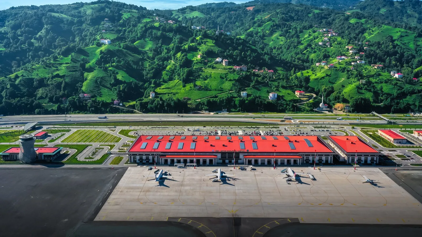 Erzurum'a inemeyen bir uçak daha Rize'ye yönlendirildi