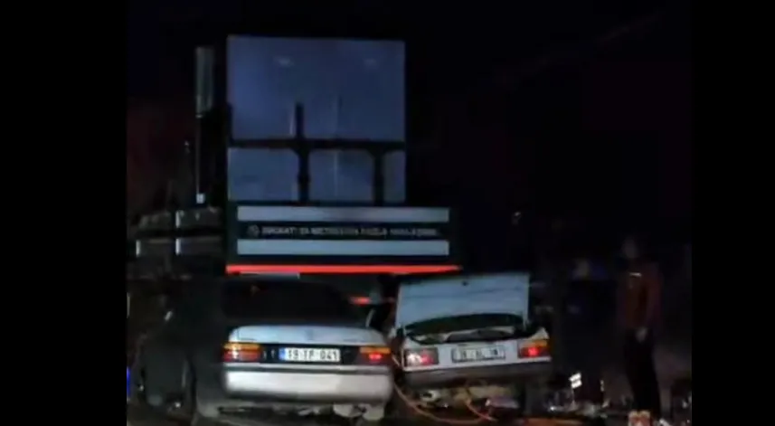 Çorum'da park halindeki vince, peş peşe iki otomobil çarptı: 1 ölü, 1 yaralı