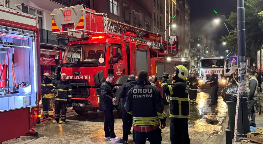 Ordu’da çatı katında çıkan yangında 5 kişi dumandan etkilendi