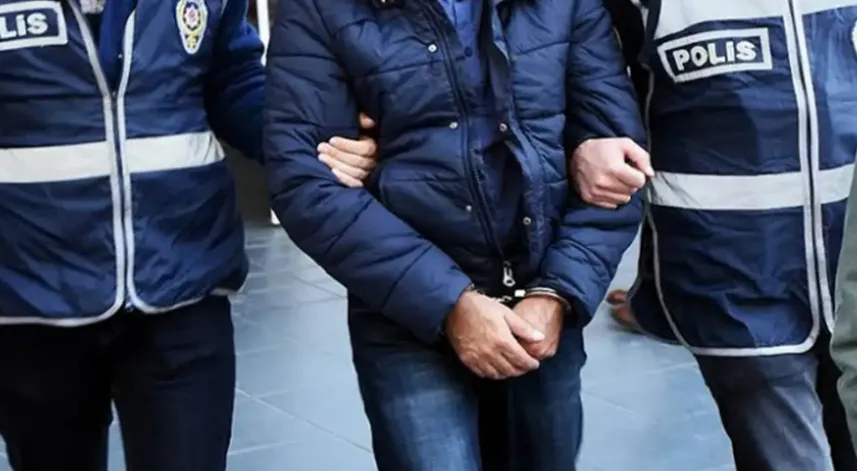Trabzon'da 12 yıldır aranan 2 firari hükümlü İstanbul'da yakalandı