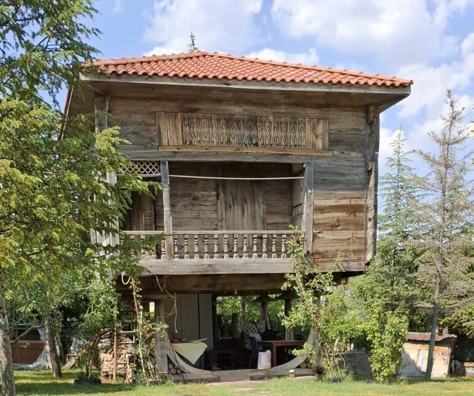 200 yıllık serender kül oldu