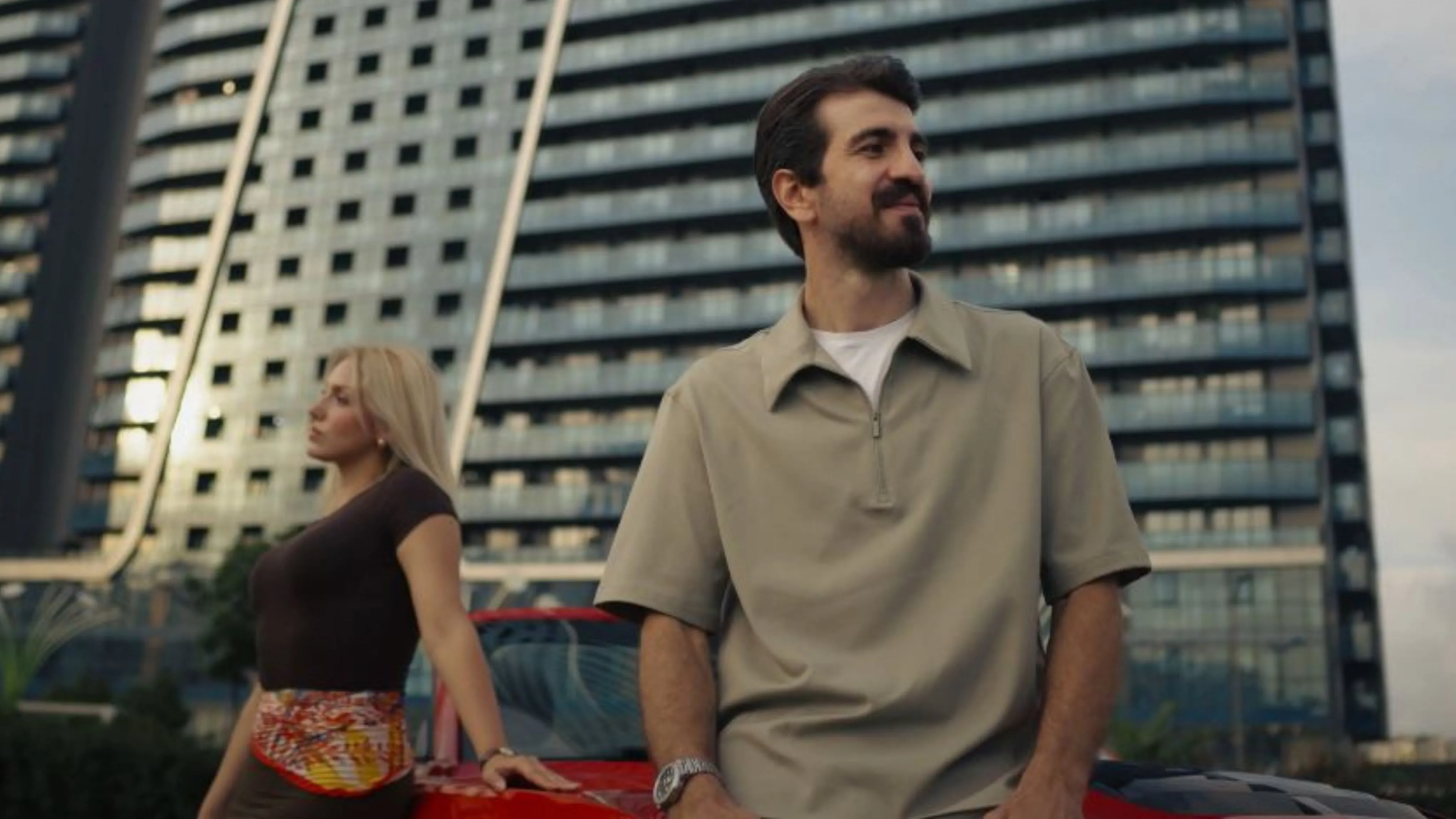 Halil Yılmaz, yeni teklisi Uzat Bana Elini'ni müzikseverlerle buluşturdu