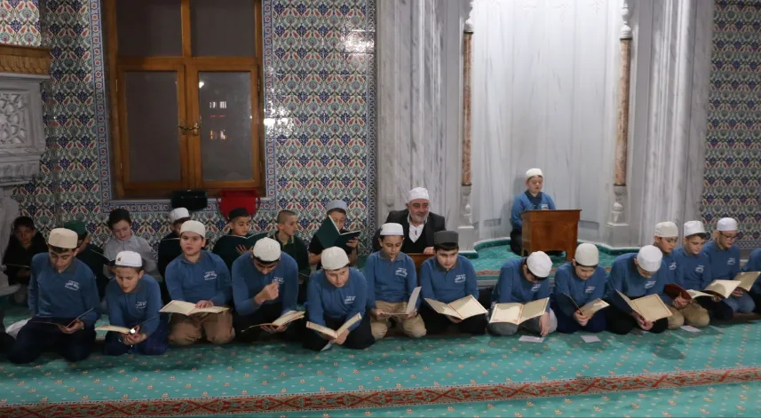 Of'ta vefat eden öğretmenler için hatmi şerif okundu