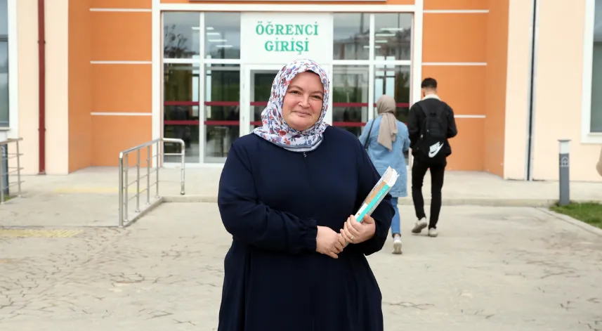 Katsayı uygulaması nedeniyle yarım kalan üniversite hayalini 20 yıl sonra gerçekleştirdi