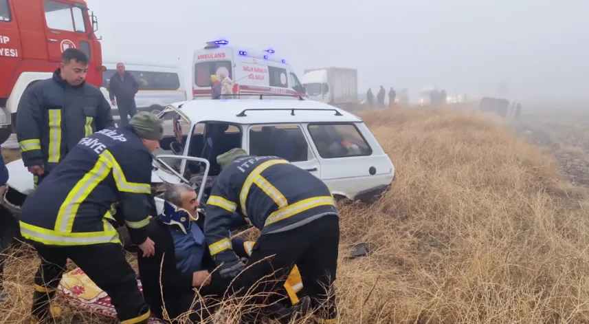 Çorum'da yoğun siste zincirleme kaza; 5 yaralı