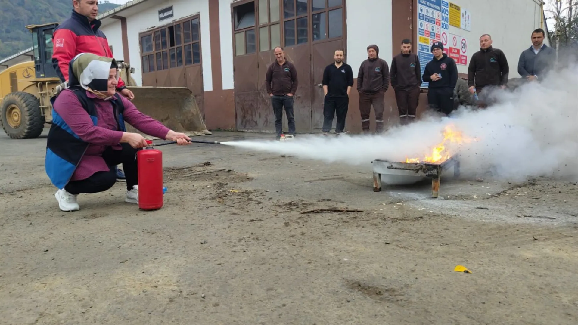 Rize İl Özel İdaresi personelleri yangın eğitimi verildi