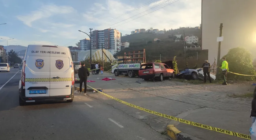 Otomobilin çarptığı babaanne ile 2 torunu ağır yaralandı; kaza kamerada