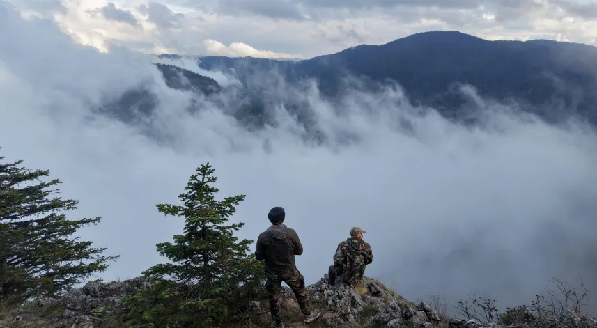 Sinop'ta Çatak Kanyonu Tabiat Parkı sisler arasında dronla görüntülendi