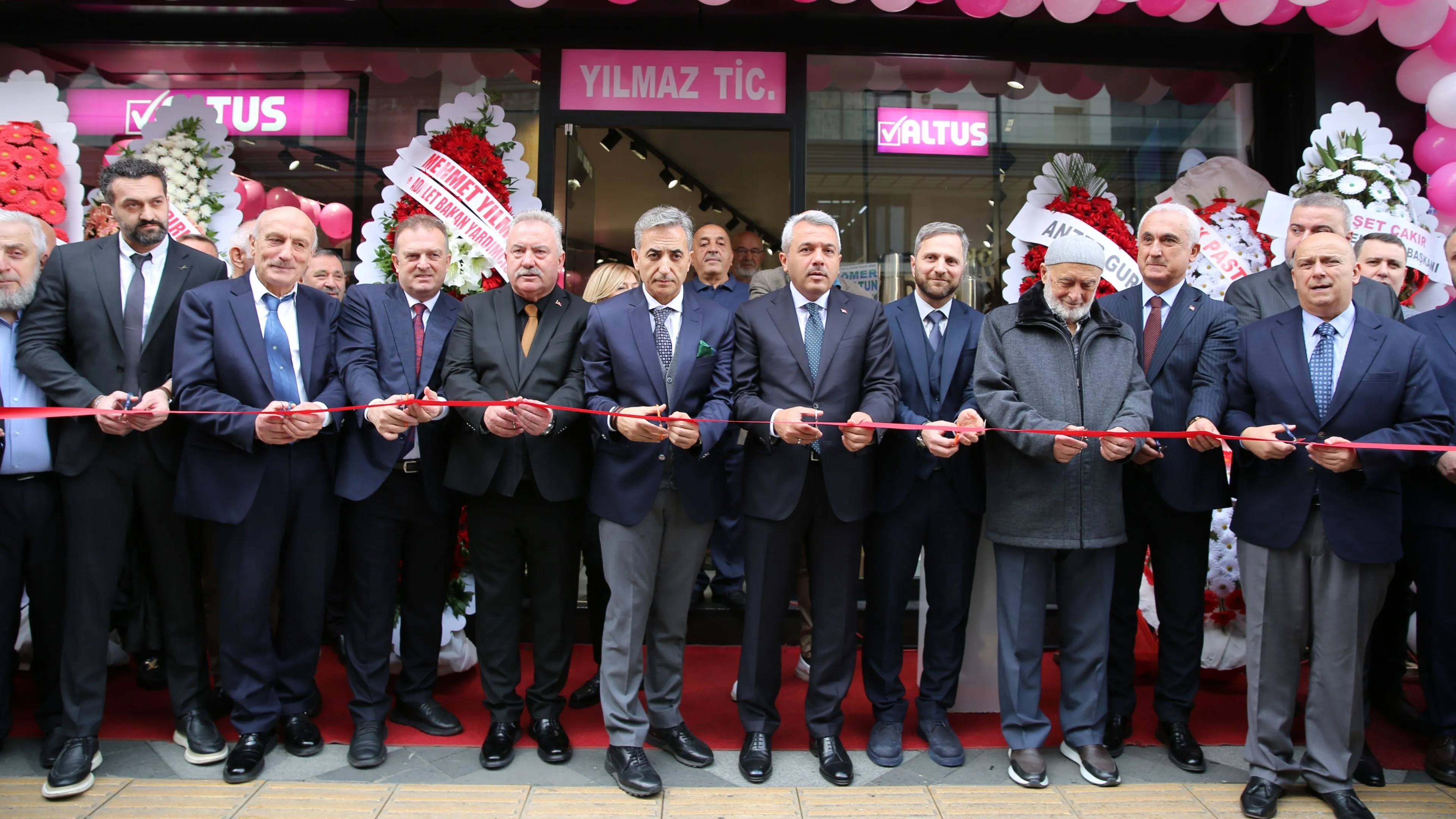 Rize’de Altus markası yeni mağazasını açtı