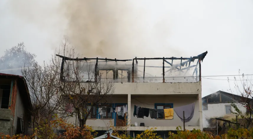 Çorum'da yangın çıkan evin üst katı kullanılamaz hale geldi