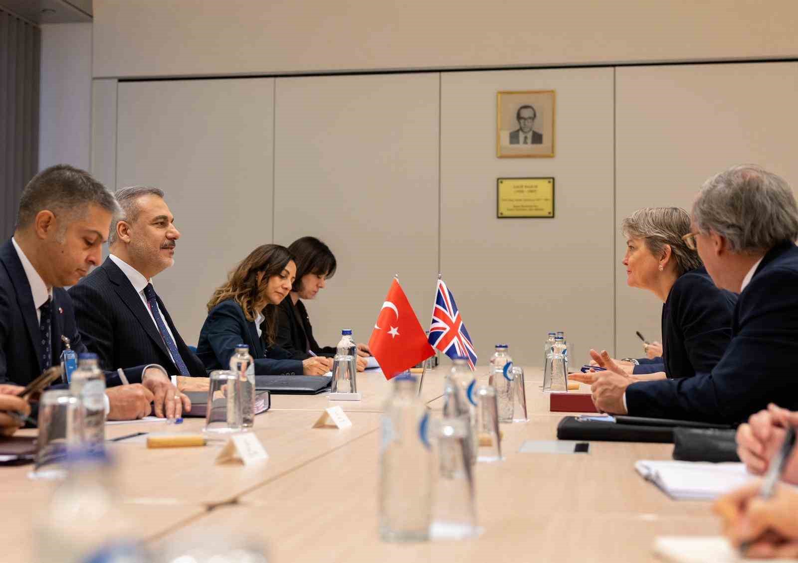 Dışişleri Bakanı Fidan, İngiliz mevkidaşı Cooper ile görüştü