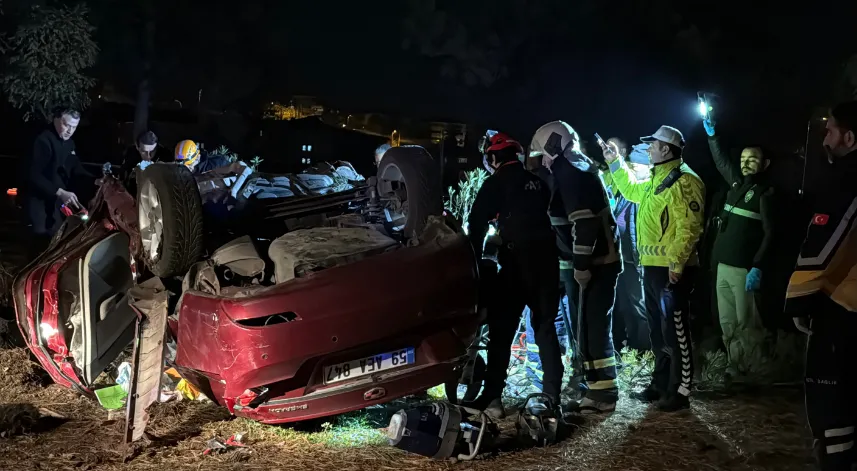 Karabük'te otomobil, refüjdeki ağaca çarpıp ters döndü: 1 ölü