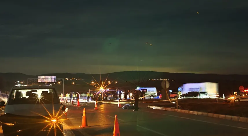 Minibüs ile motosiklet çarpıştı; 1 ölü, 1 yaralı