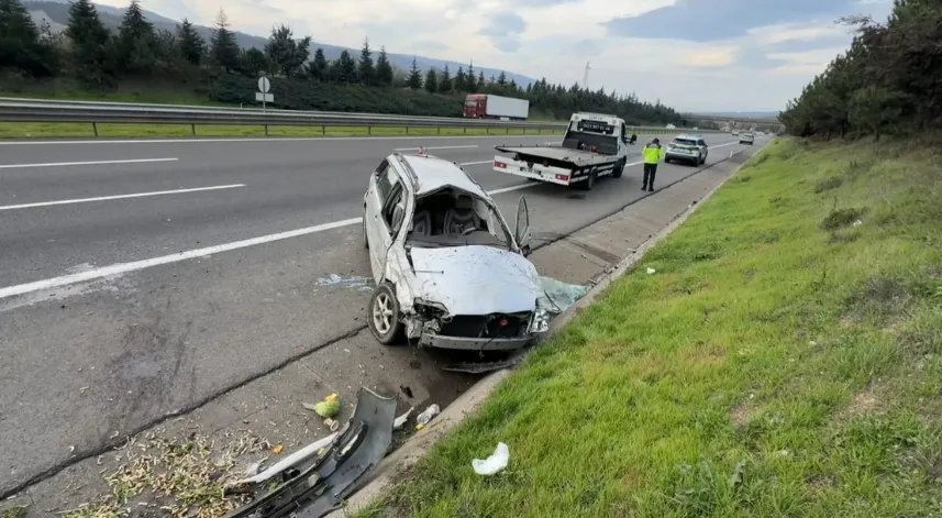Düzce'de otomobil takla attı; 2 yaralı