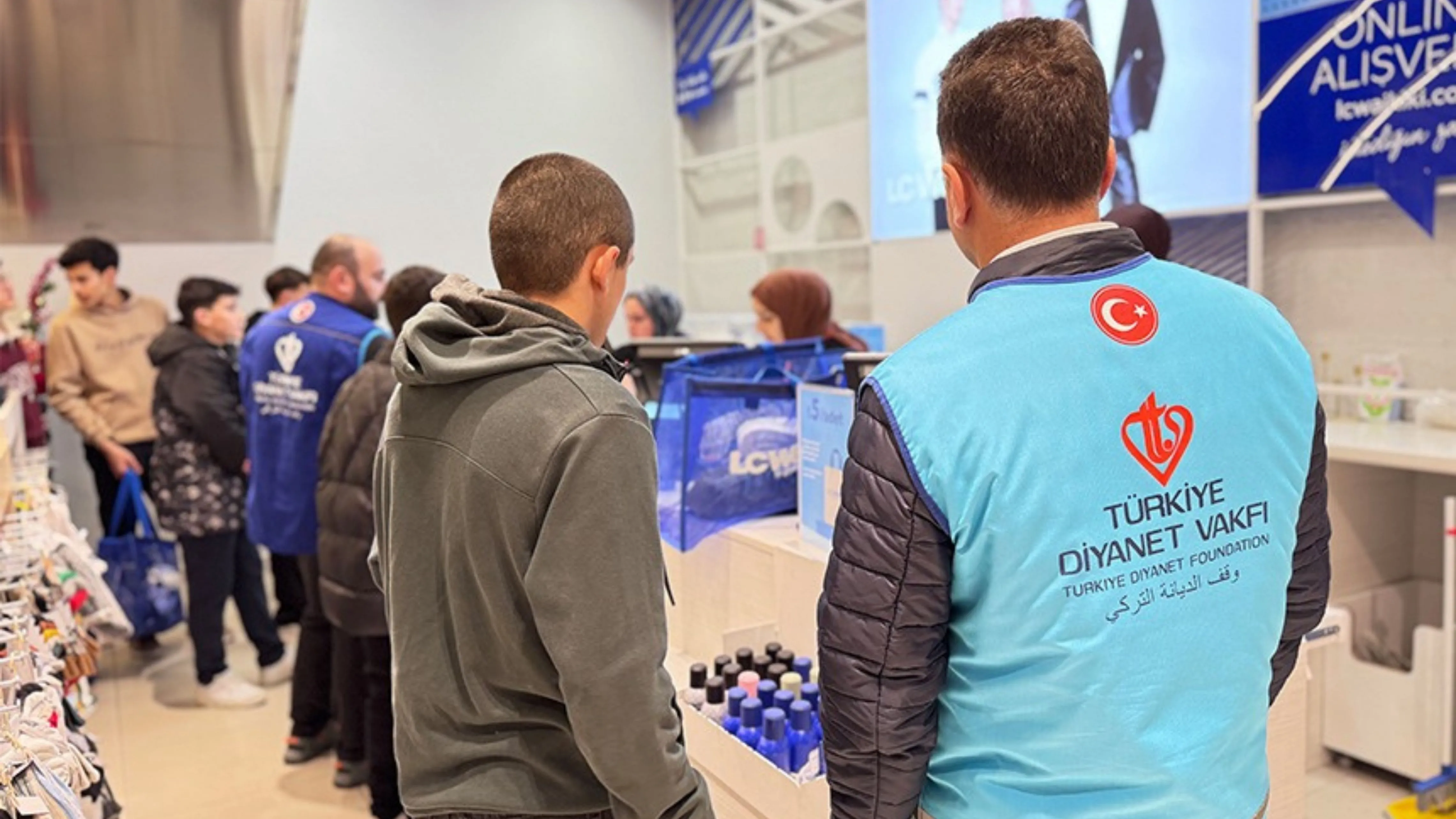 Rize'de 'Kış Bayramı' ile ihtiyaç sahibi çocuklara kışlık yardım ulaştırıldı