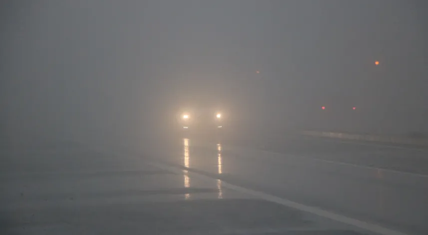 Bolu Dağı'nda yağmur ve sis etkili oldu