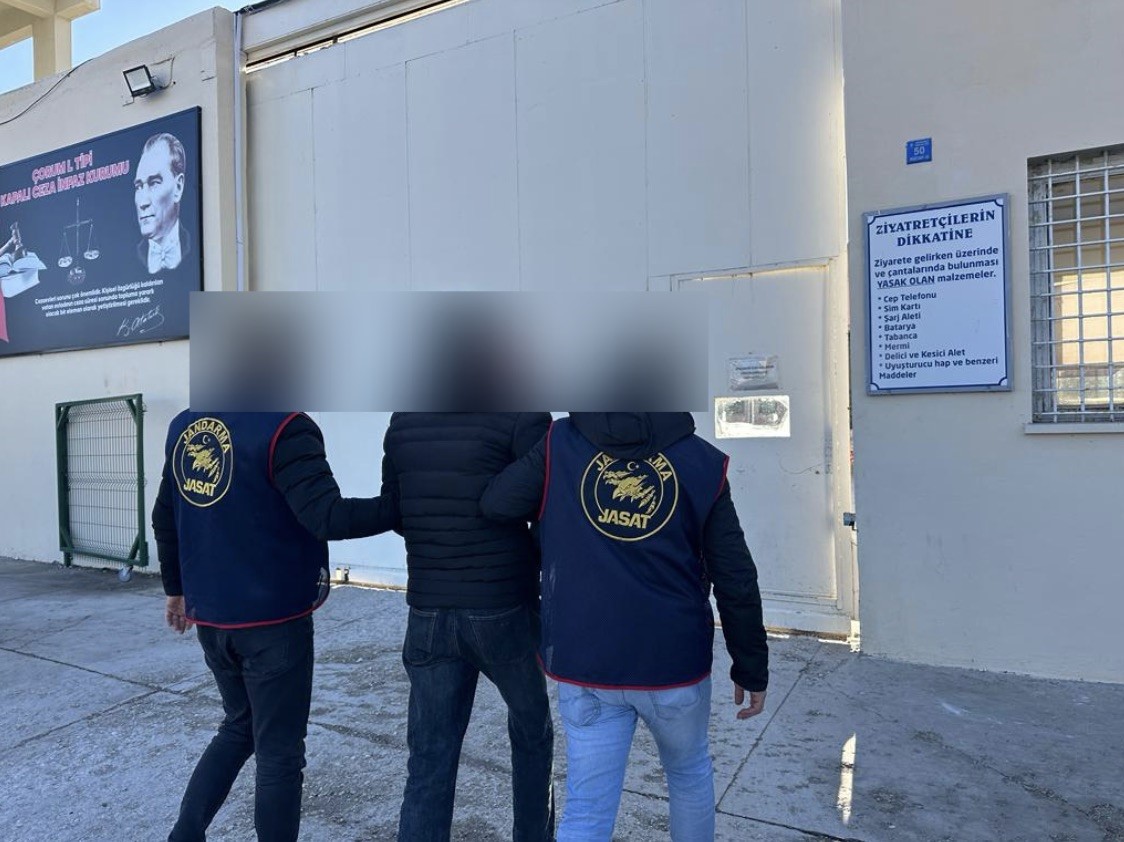 Çorum’da JASAT ekipleri 7 ayrı suçtan aranan firariyi yakaladı