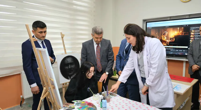 Artvin Valisi Ergün, okullarda incelmelerde bulundu