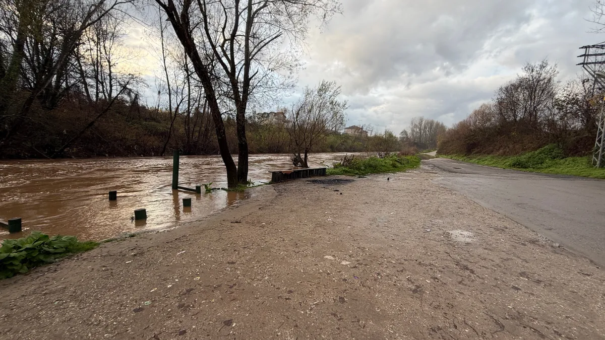 Bartın Irmağı’nın su seviyesi, yağışlar sonrası 2 metre yükseldi