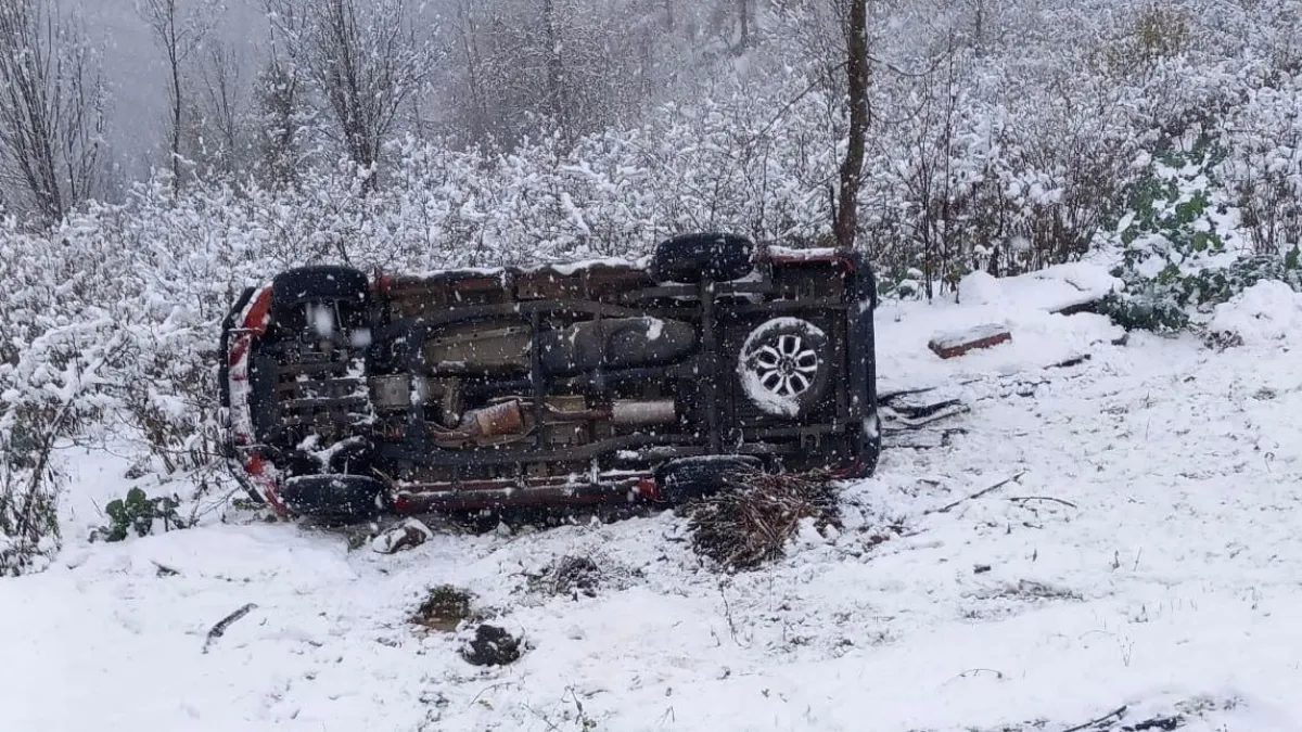 Ordu'da kamyonet karla kaplı yolda şarampole yuvarlandı: 6 yaralı