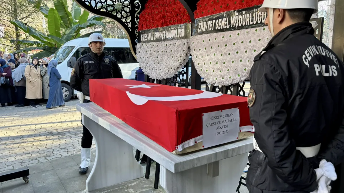 Giresun'da otomobilin dere yatağına devrilmesi sonucu ölen bekçinin cenazesi defnedildi