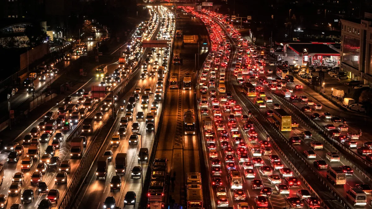 İstanbul Cevizlibağ'da trafik yoğunluğu havadan görüntülendi