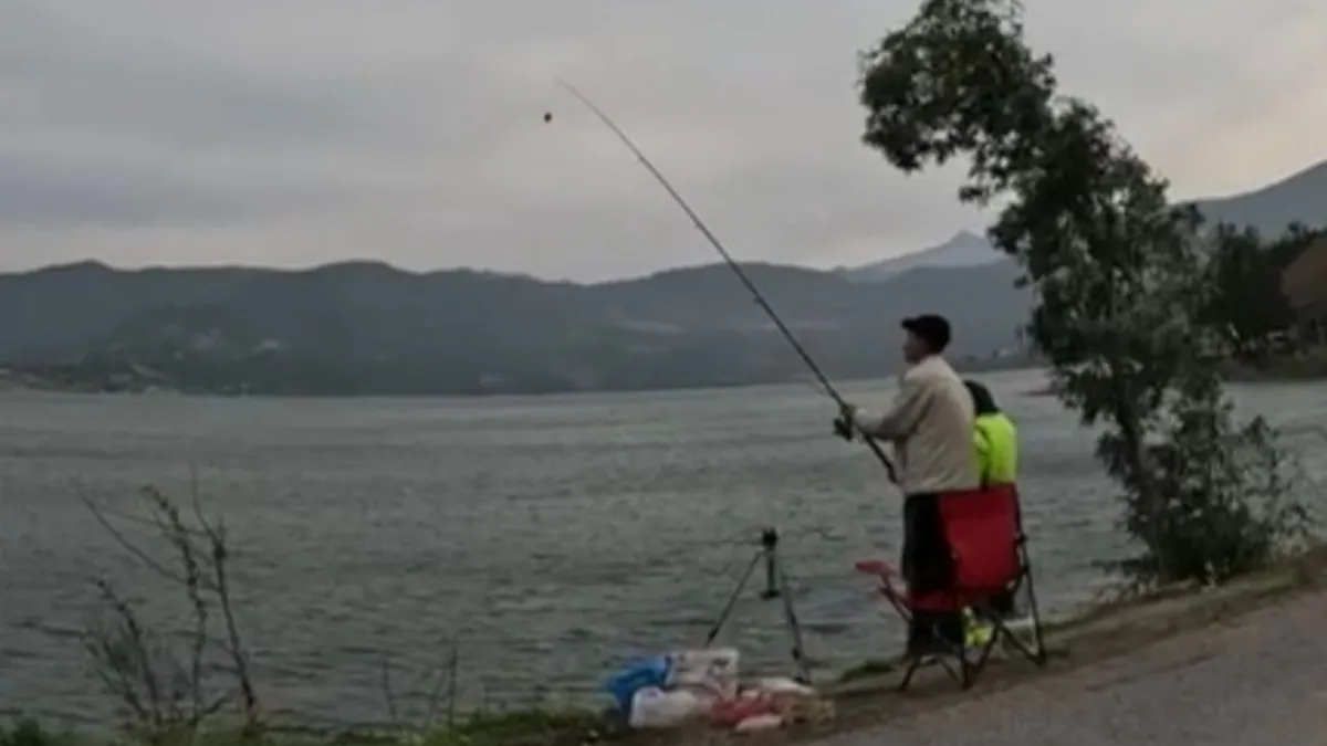 Derbent Barajı'nda 300 amatör balıkçı gökkuşağı alabalığı için yarıştı